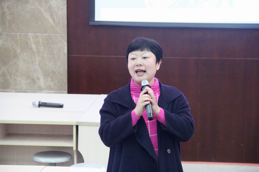 调整大小 6、教师发展部周密主任主持活动.JPG