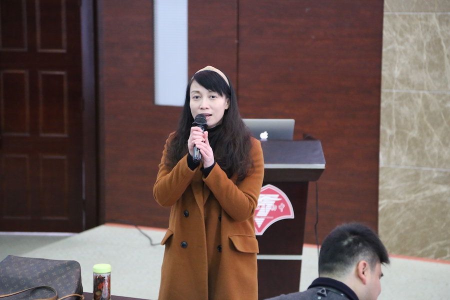 2、刘松梅老师主持研讨活动.JPG